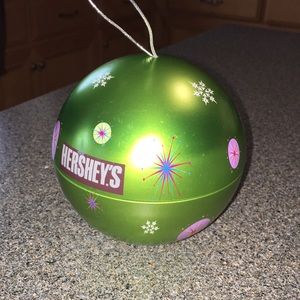 🎅🏻 Rare Hershey tin lime green ornament. Vintage GUC
